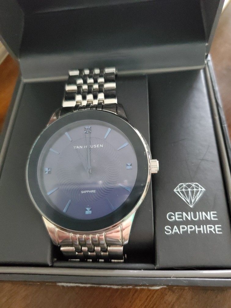 Van Heusen Men's Watch With Genuine Sapphire Crystal New Condition 