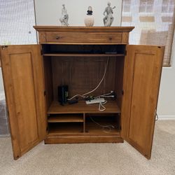 Beautiful Solid Wood Cabinet In Pristine Condition