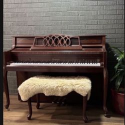 BEAUTIFUL PIANO!  FREE DELIVERY!!!