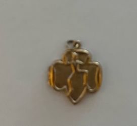 Girl Scout Brownie Trefoil Gold Toned Vintage Pendant Charm Locket