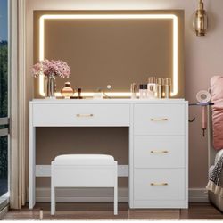 Vanity Desk with Mirror & Lights – Like New (Display Only) 