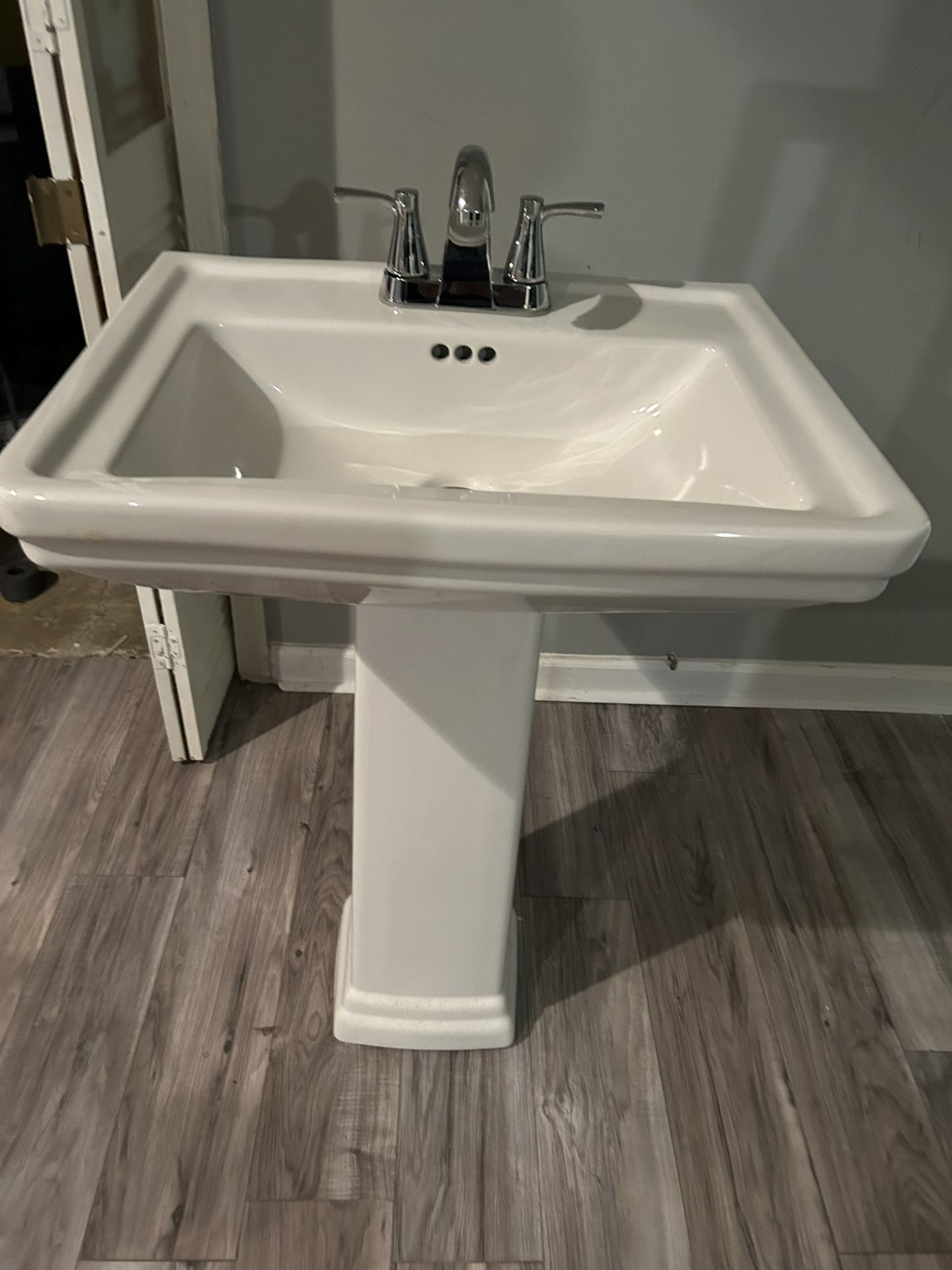 Pedestal sink And Faucet