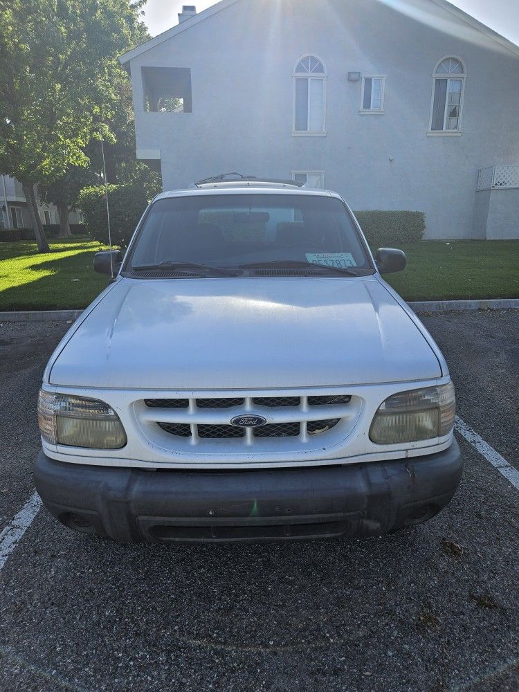2000 Ford Explorer