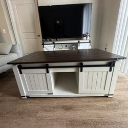 Coffee Table- Opens Up- MUST GO BY SUNDAY!!