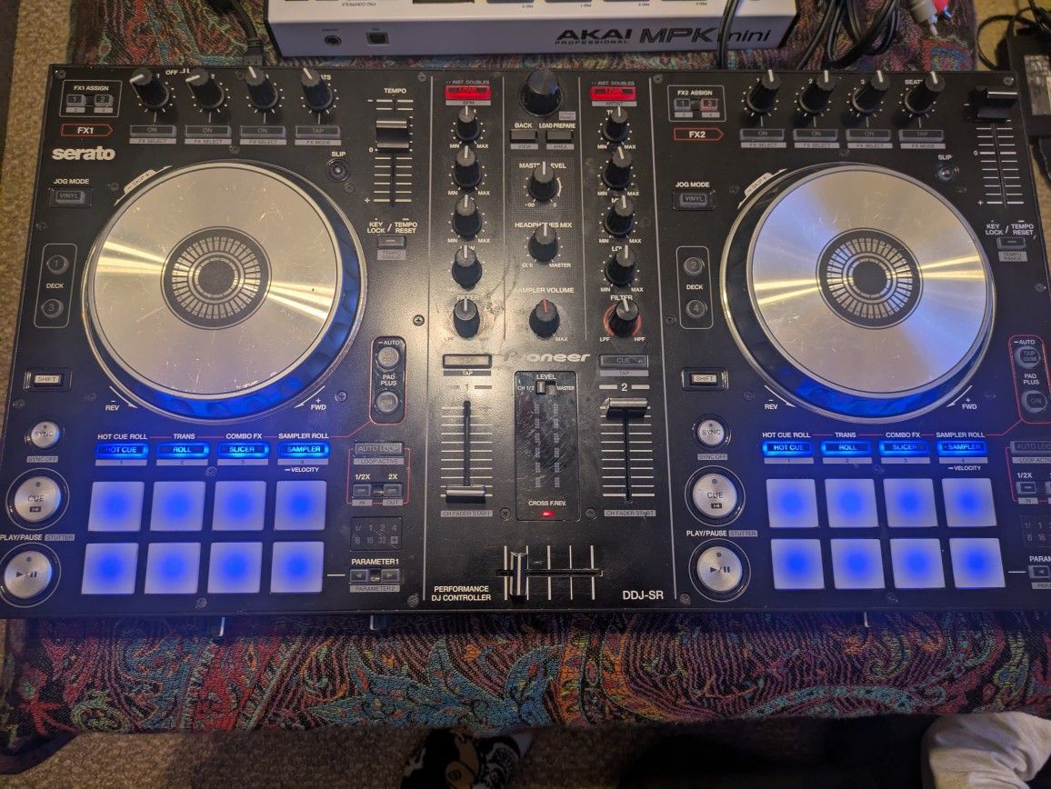 Pioneer DJ Controller, Model DDJ-SR