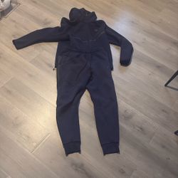 Nike Tech Size Medium 