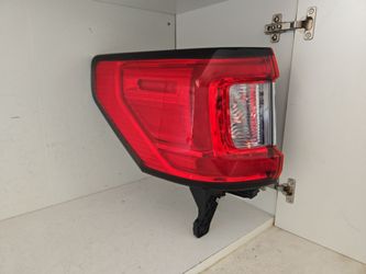 2018 to 2021 LINCOLN NAVIGATOR OEM RIGHT SIDE TAILLIGHT