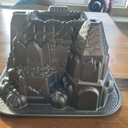 Williams Sonoma Haunted House Cake Pan