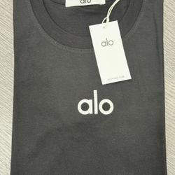 ALO TSHIRT. SIZE L. WHITE  AND KAKI COLOR.