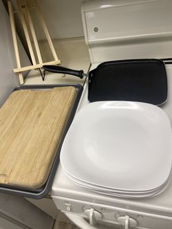 Non-stick kitchen set/pans/essentials