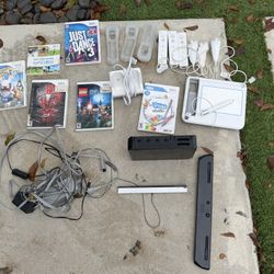 Nintendo Wii Full Bundle With Lots Of Perks