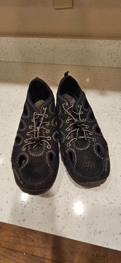 MENS SPEEDO. WATER SHOES,  SIZE 10