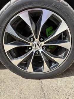 2X Factory 17-inch alloy wheels originally featured on a 2012–2015 Honda Civic Si.