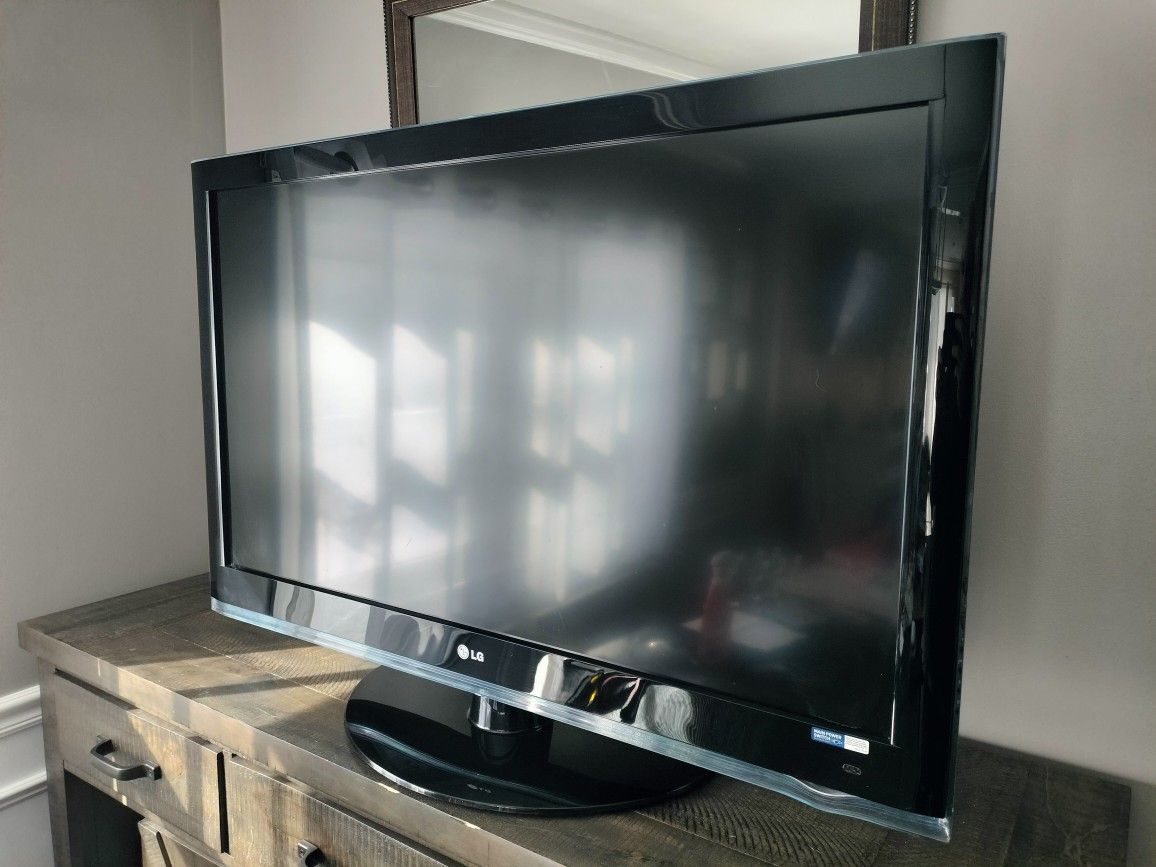 LG 42LH40 Lcd 42" TV No Remote.