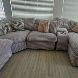 Jeromes sectional with recliner