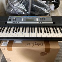 Yamaha YPT-240 Keyboard
