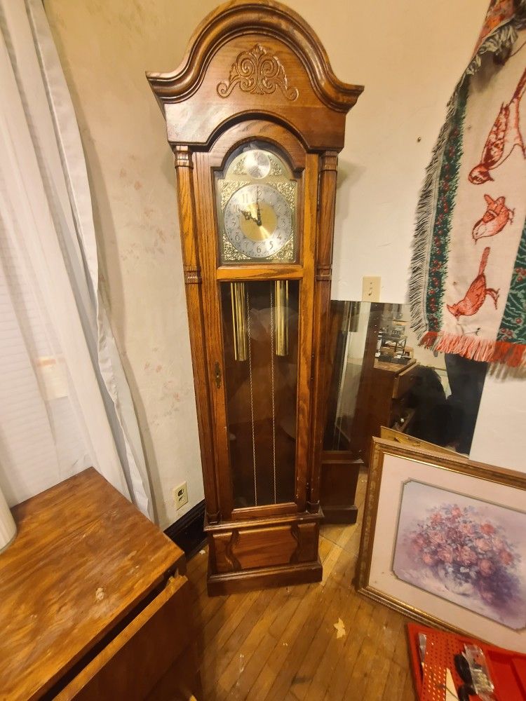 Grandfather Clock Howard Miller