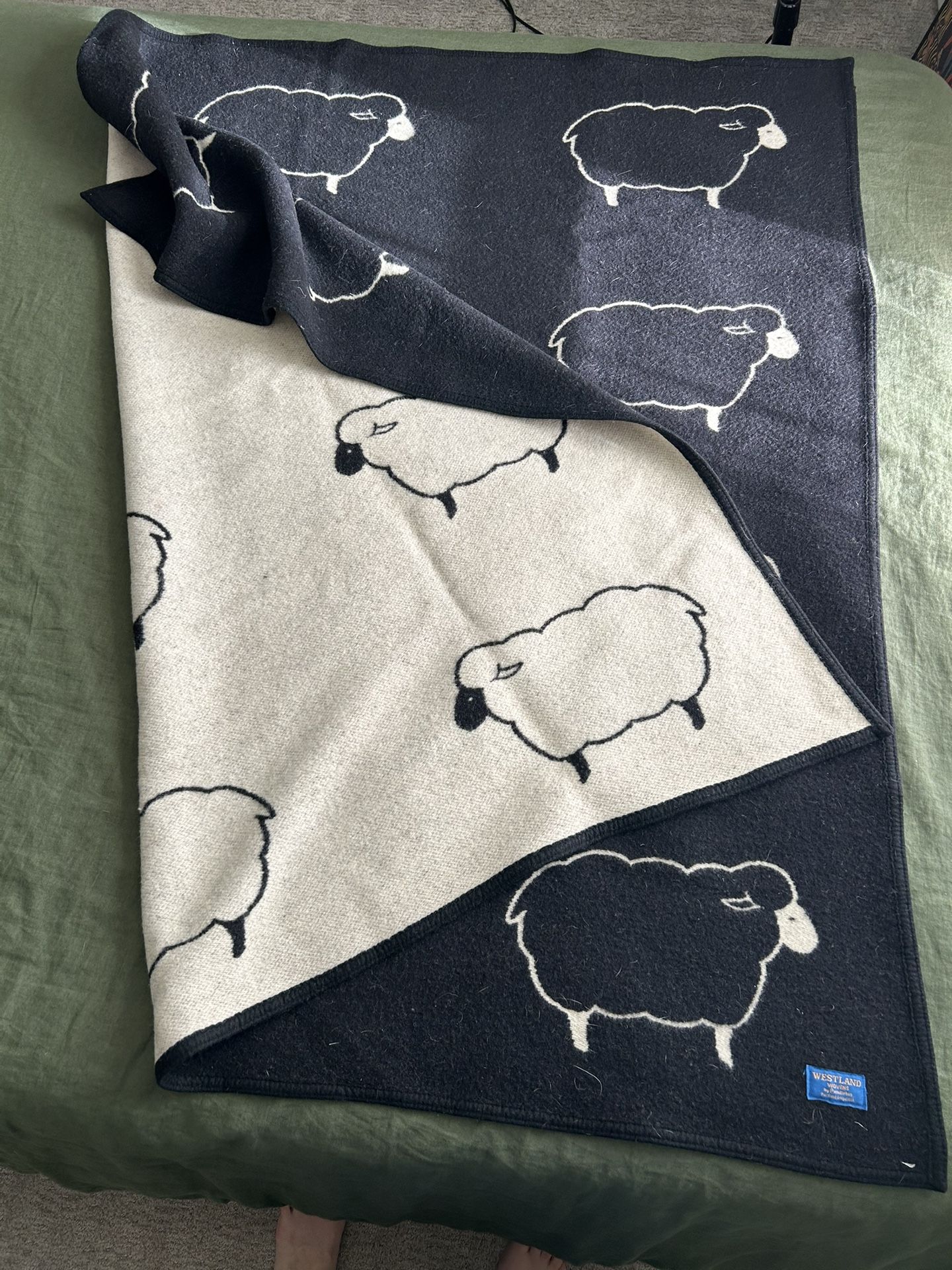 Pendleton Black & White Sheep Blanket 58”x61”