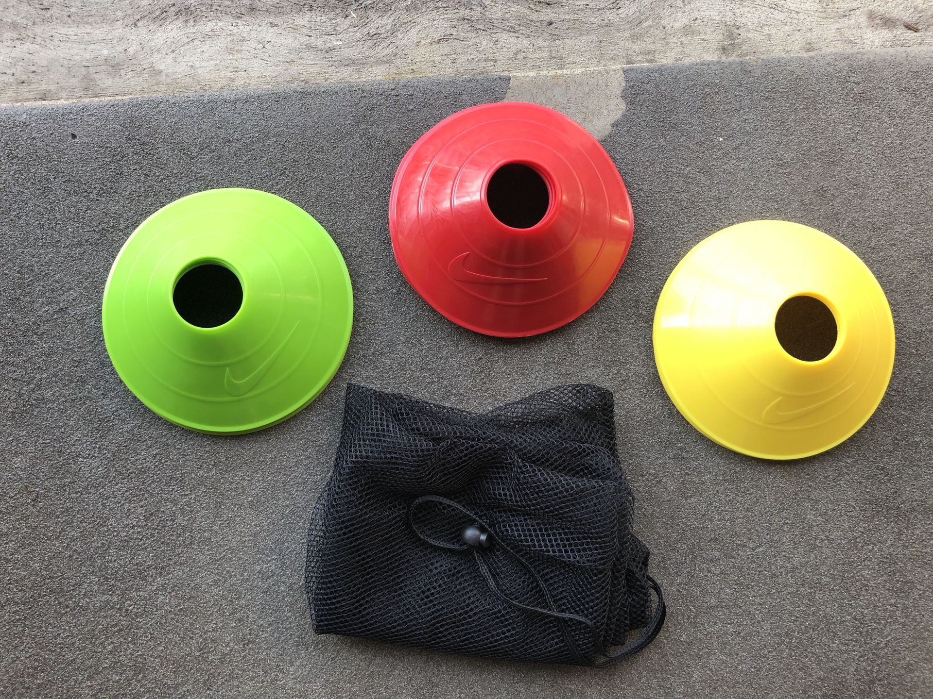 Set of 12 Nike training discs , cones, 2 soccer balls, 9 pinnies , and Primed soccer net