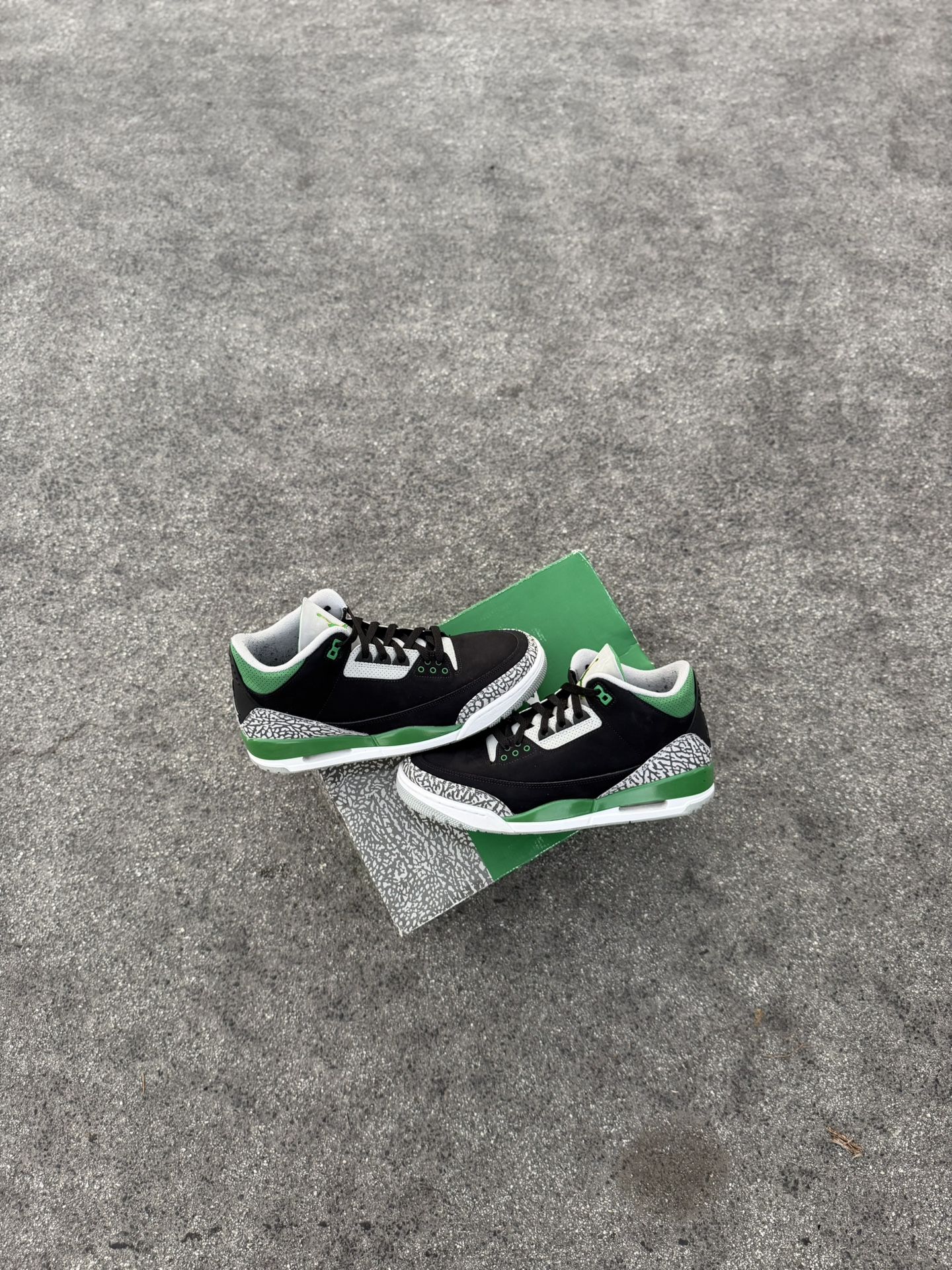 Jordan 3 Pine Green Size 10.5 Men Worn Once
