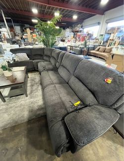 Power reclining sectional 6-seat, deep seat. New condition from Costco