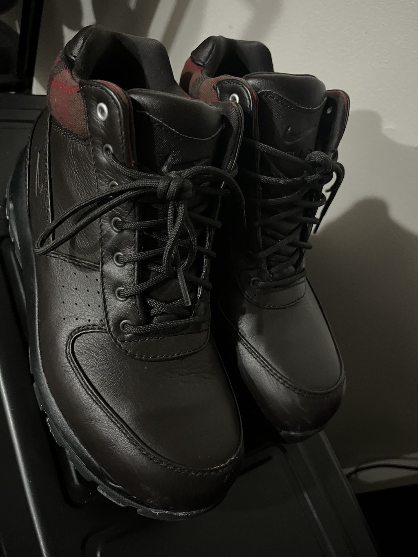 Nike ACG Boots 8.5