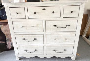 Dresser