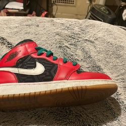 Jordan 1 Mids