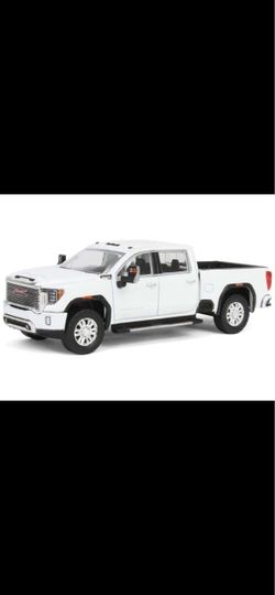 Greenlight 1:64 2022 GMC Sierra 2500 Denali - Summit White Diecast 1:64 Scale Model