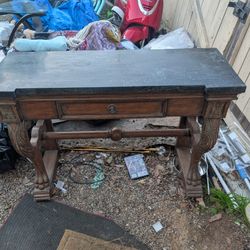 This elegant console table with its marble top has lovely antique details! 