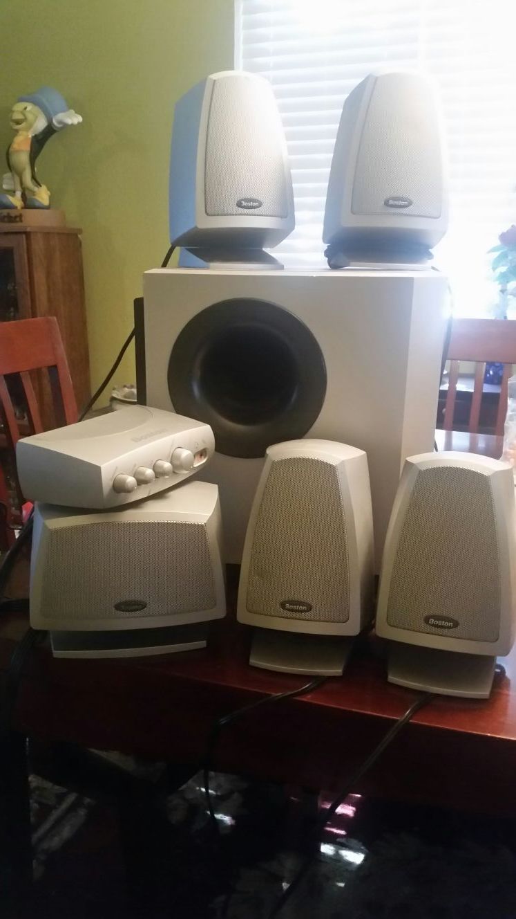Boston BA7900 acoustics sub woofer and speaker set, with reciever.