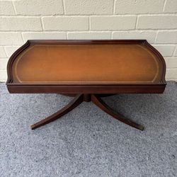Vintage mahogany Duncan Phyfe-style single pedestal coffee table