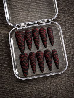 Press on Nails - size M - CASH ONLY - 75th Ave and Peoria