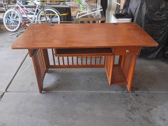 2 Desk Available