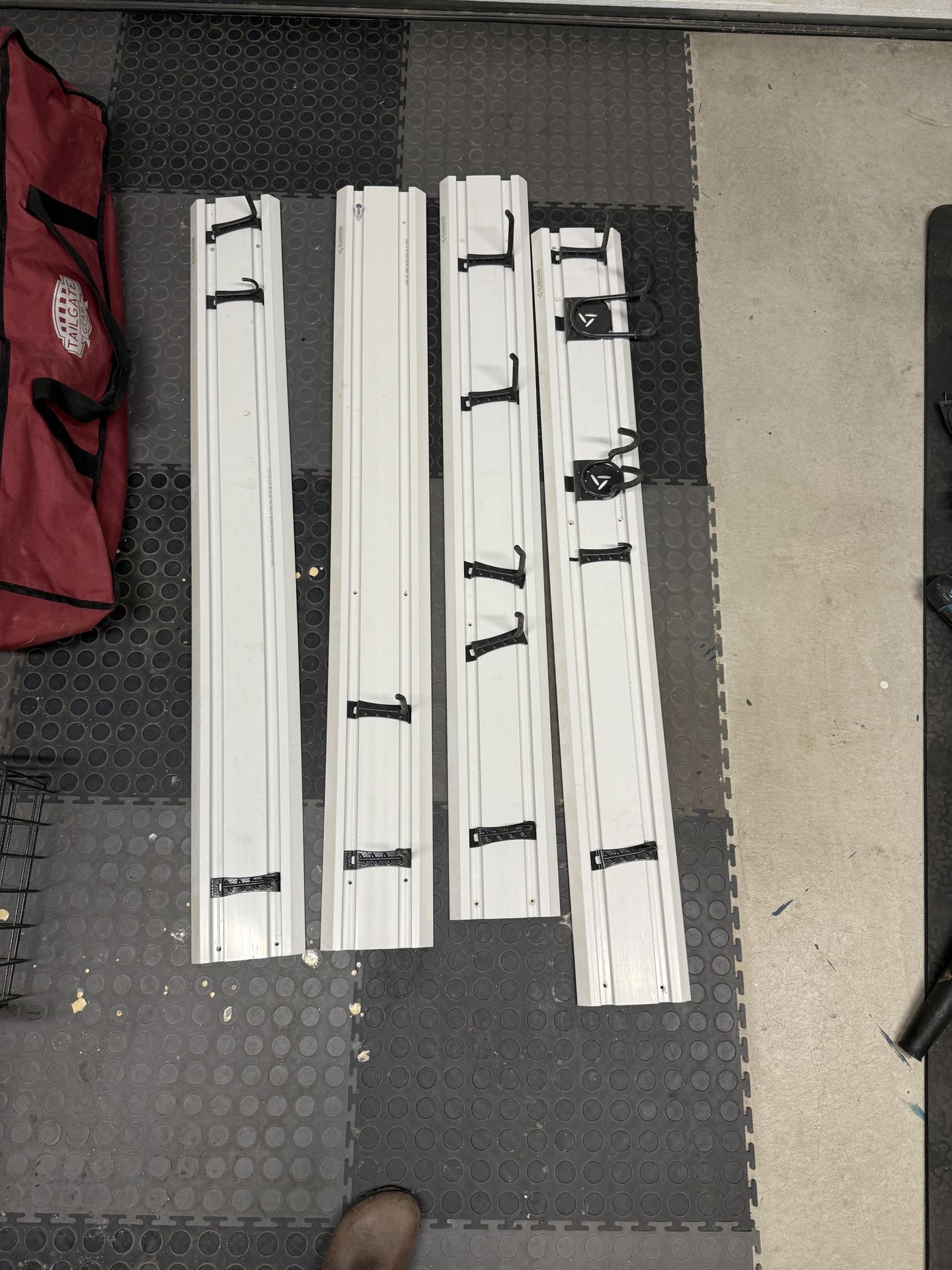 Gladiator Gear Track With Accessories