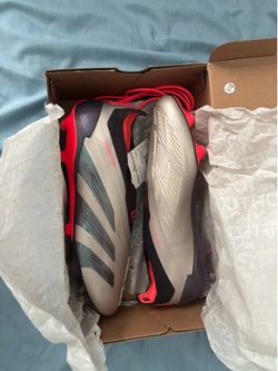 Brand new authentic! Predator elite sg size 10M
