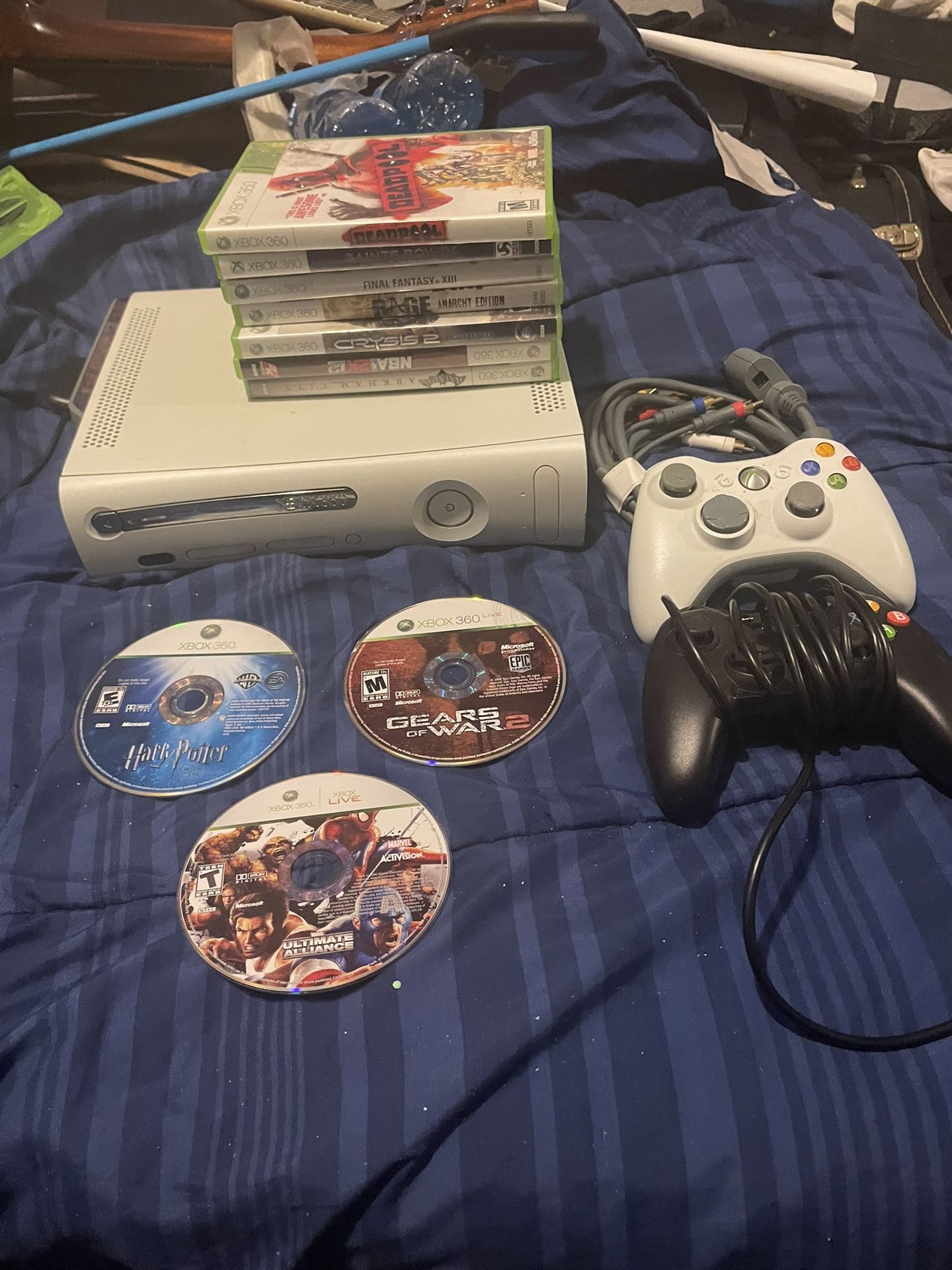 Xbox 360 Bundle . 10 Games , 3 Controllers