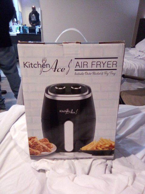 Black + Decker Air Fryer and Toaster for Sale in Escondido, CA