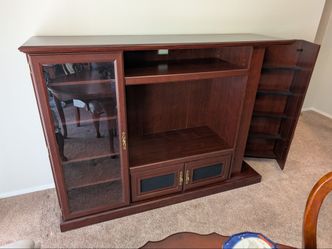 Entertainment cabinet