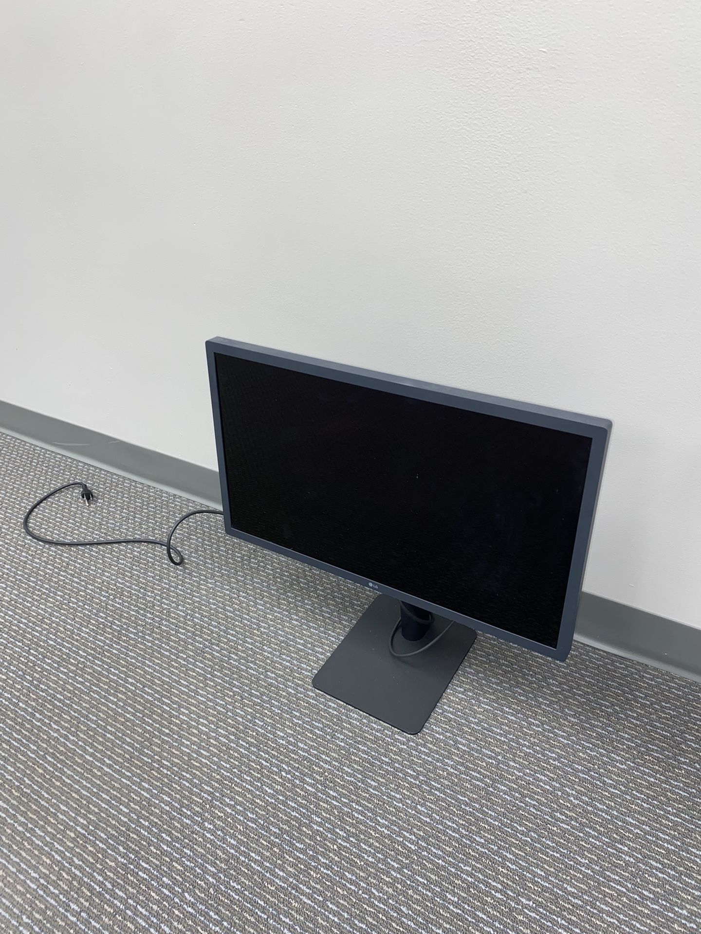 LG Monitor 22”