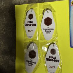 Disney tower of terror/ the Hollywood tower final Che k out 2017 keychains new