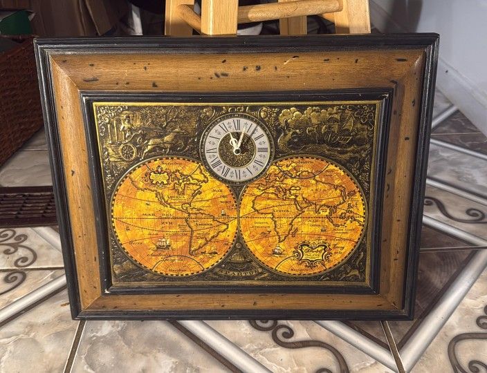 Spartus Vintage Wall Clock with World Map and Wooden Frame. 19x16