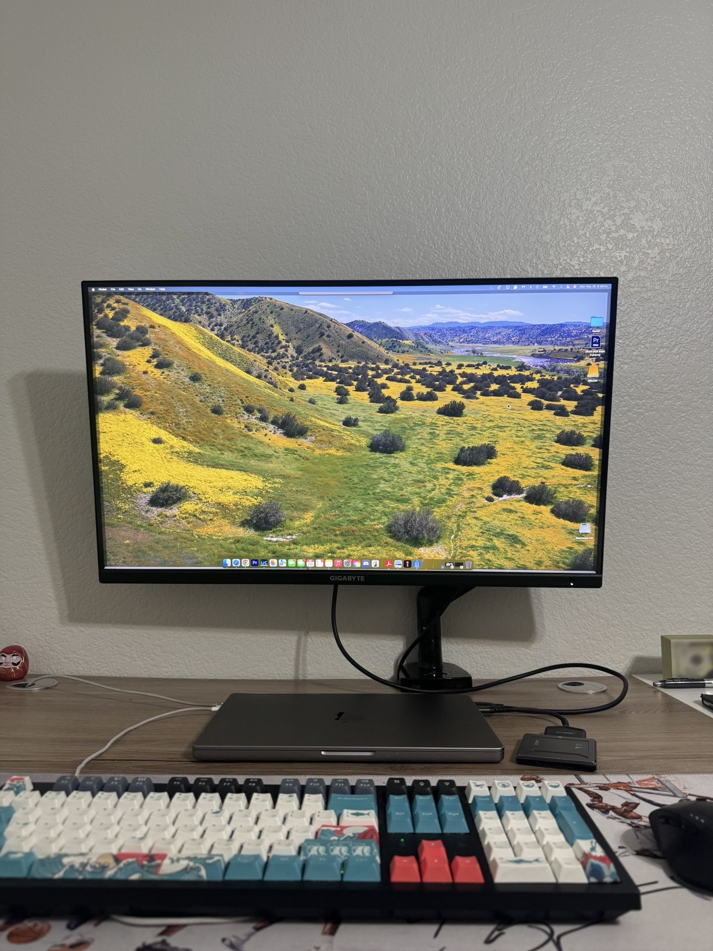MacBook Pro M1 PRO (cracked Screen)