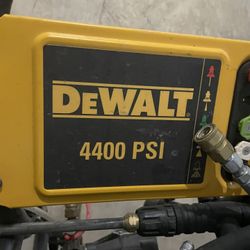 DEWALT PRESSURE WASHER 4400 PSI