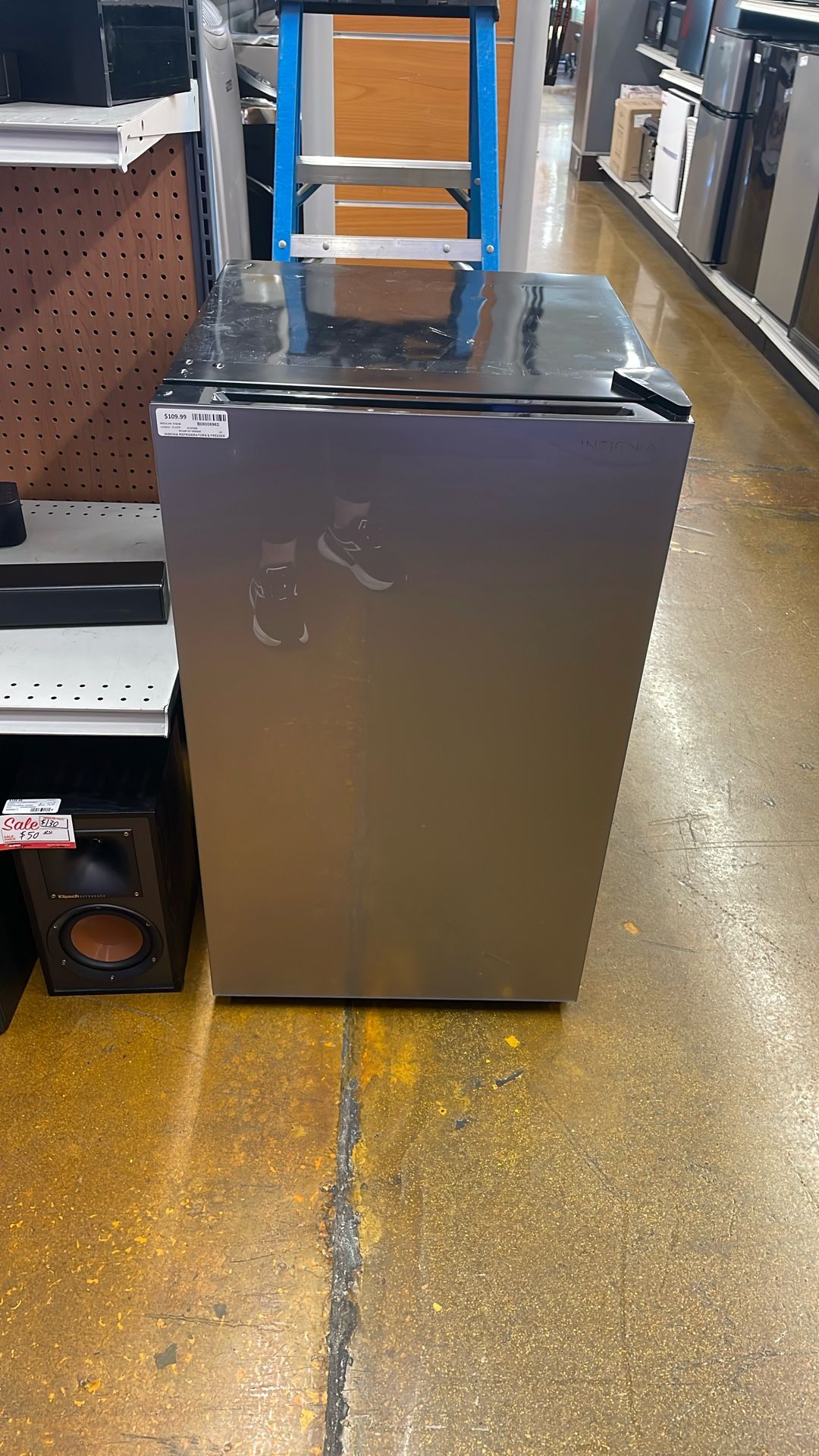 Insignia mini Fridge