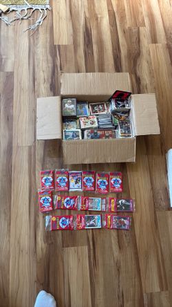 Very large sports card and collectors lot