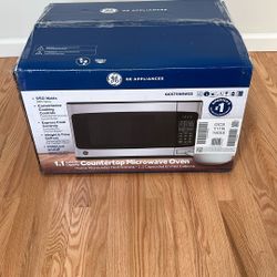 GE 1.1-cu ft 950 -Watt Countertop Microwave ( Stainless Steel )