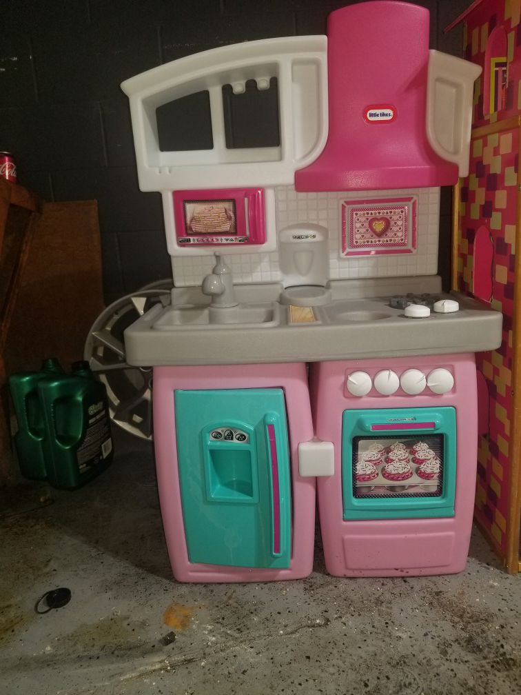 Play kitchen