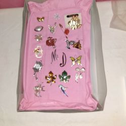 Assortment Of Brooches 