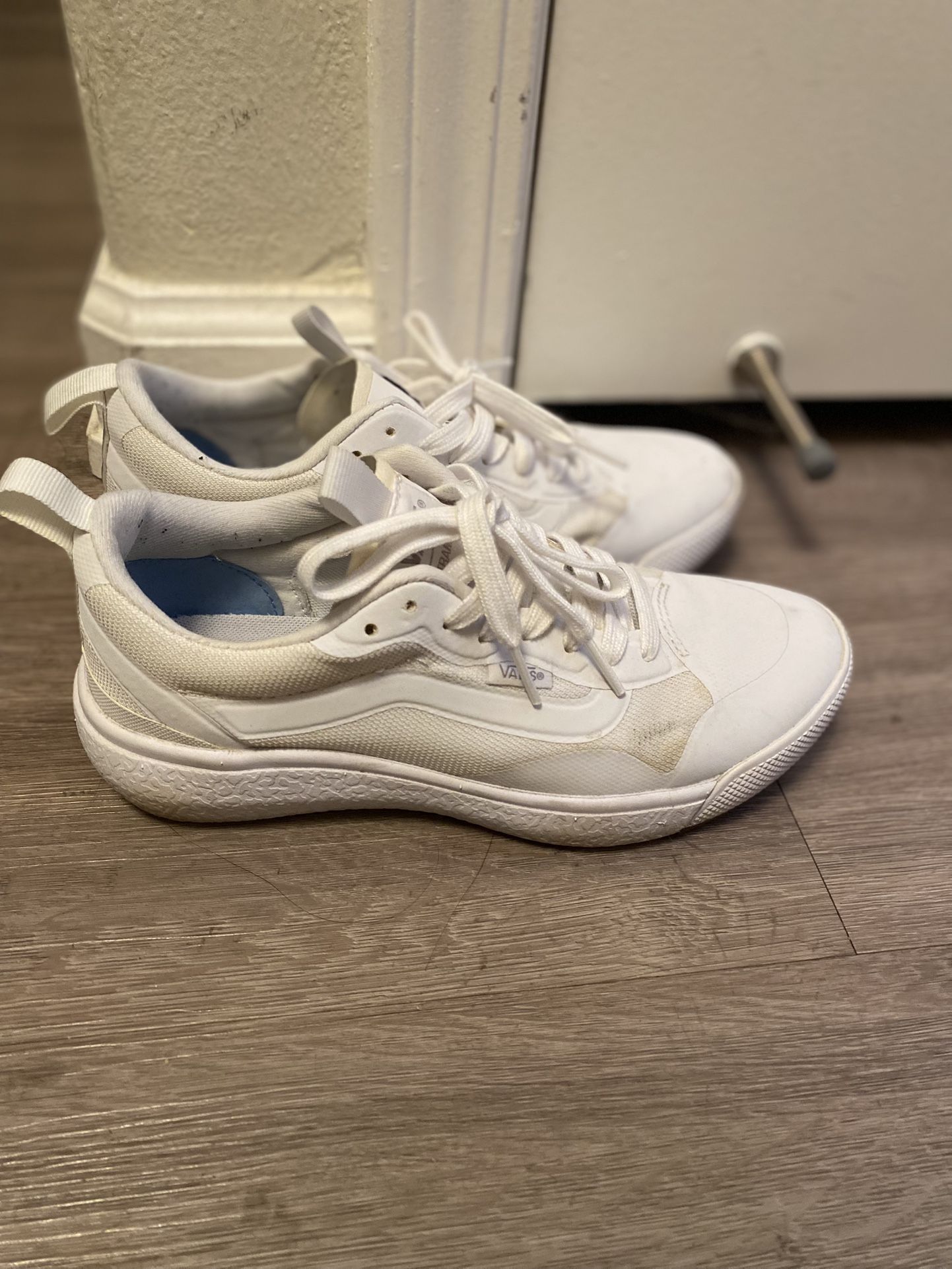 White Vans Ultrarange Sneakers